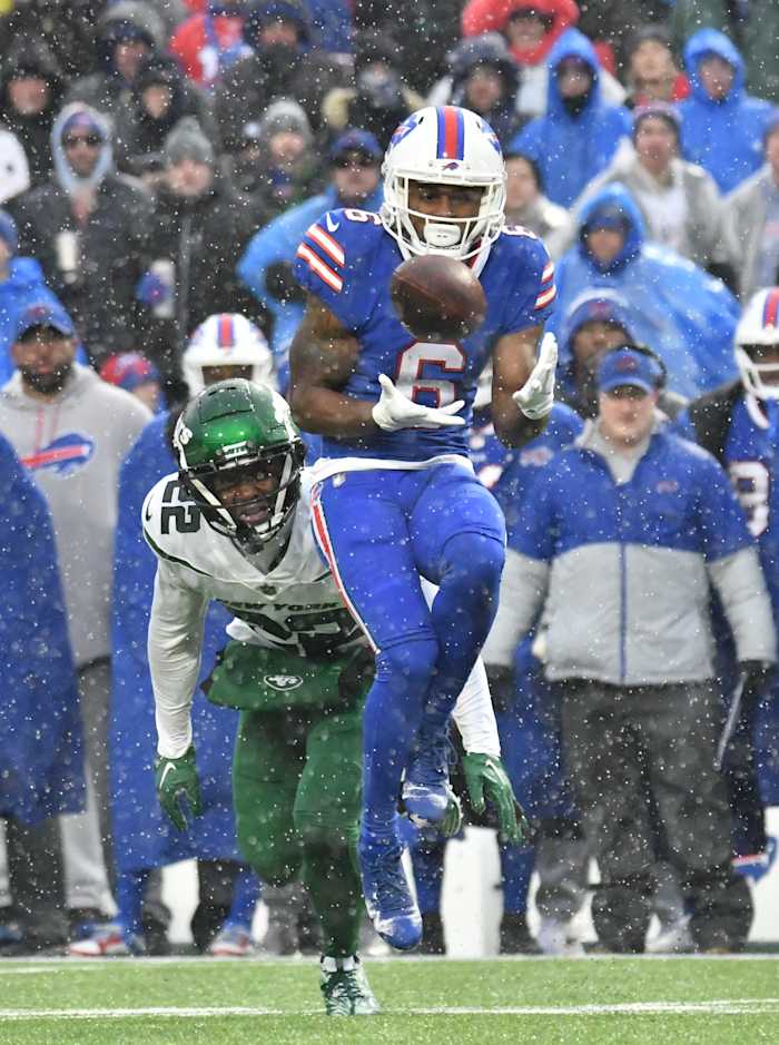Jets' safety Tony Adams defends Bills' WR Isaiah McKenzie in 2022